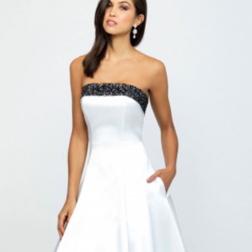 Monique Lhuillier strapless fit and flare gown - Picture 2 of 4